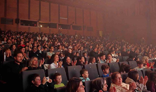 Kocaeli'de perdeler çocuklar için açıldı