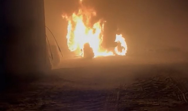 Konya'da traktör alev alev yandı