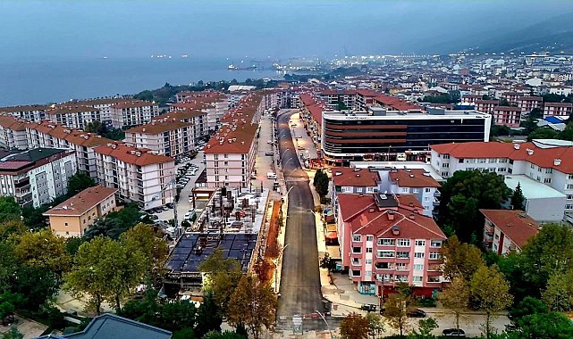 Körfez'de gece asfalt mesaisi