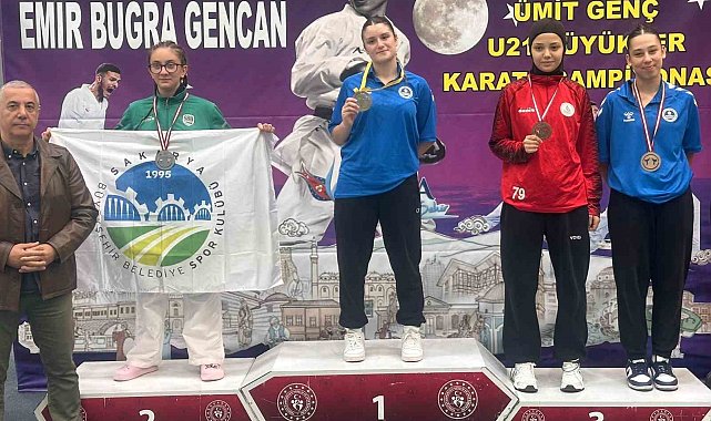 Körfezli karateciler Bursa'dan madalyayla döndü