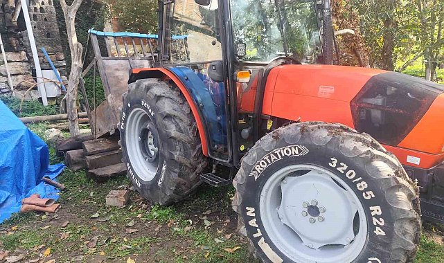 Köy muhtarı, traktörle kazan arasında sıkışarak ağır yaralandı