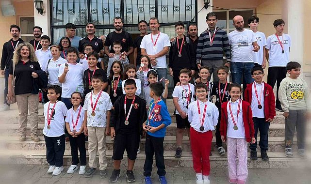 Köyceğiz'de satranç turnuvasında yarıştılar