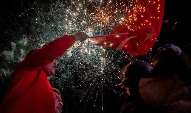 Kuşadası'nda Cumhuriyet coşkusu sokaklara taştı