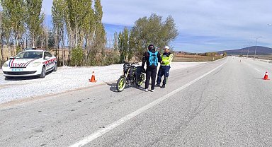 Kütahya'da jandarmadan motosiklet ve motorlu bisiklet denetimi