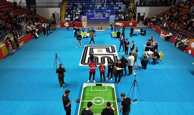 Kütahya'da Ulusal Robot Yarışması renkli görüntülere sahne oldu