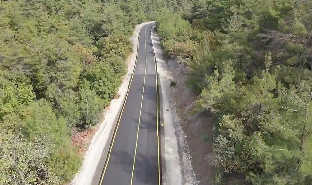 Lapseki'de sıcak asfalt çalışması biten yol trafiğe açıldı