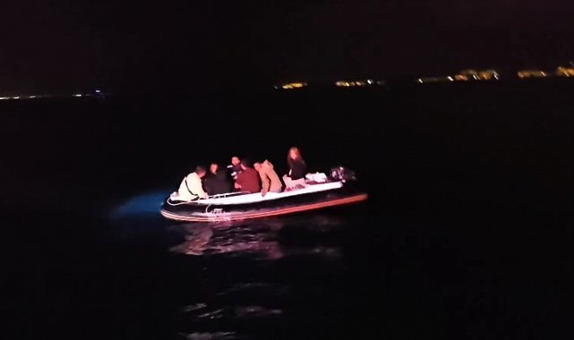 Lastik botta 6 düzensiz göçmen yakalandı