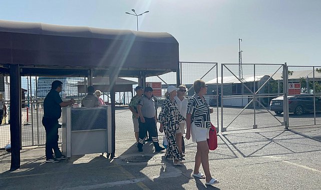 Lüks kruvaziyer 867 yolcu ve 469 mürettebatıyla Alanya'ya demirledi