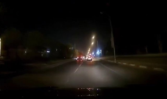 Makas atmaya çalıştı, motosiklete çarptı