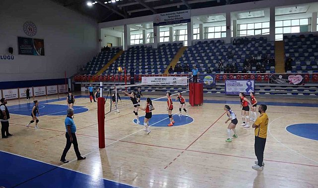 Malatya Voleybol, evinde fırtına gibi esti