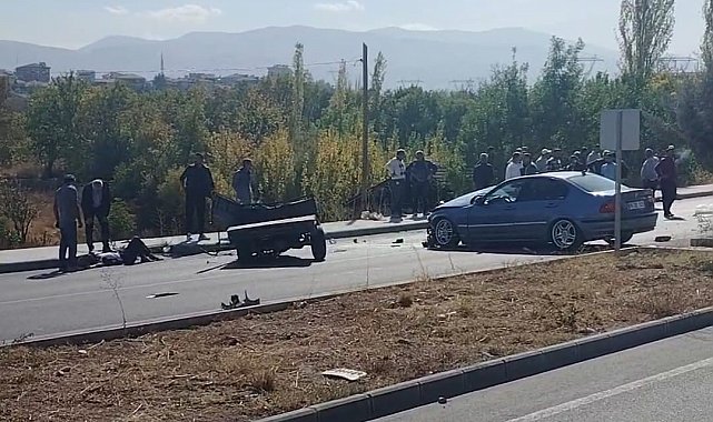 Malatya'da üç aracın karıştığı kazada, 1'i ağır 3 kişi yaralandı