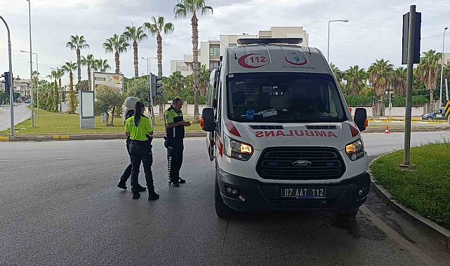 Manavgat'ta devrilen motosikletin sürücüsü yaralandı