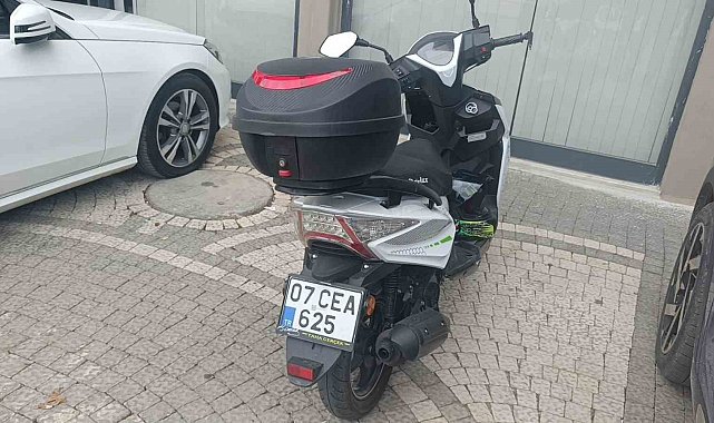 Manavgat'ta motosiklet yayaya çarpıştı: 2 yaralı