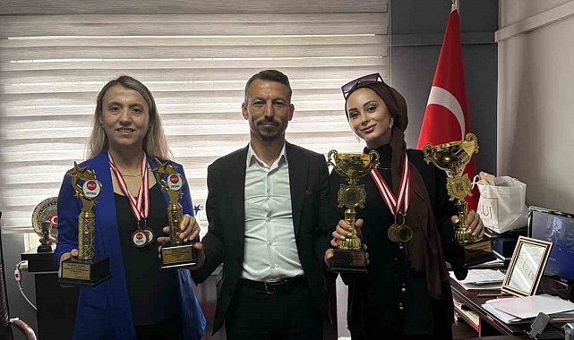 Manisalı kuaförler Antalya'dan 4 kupayla döndü