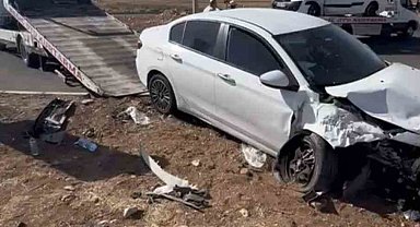 Mardin'de otomobil ile hafif ticari araç çarpıştı: 4 yaralı