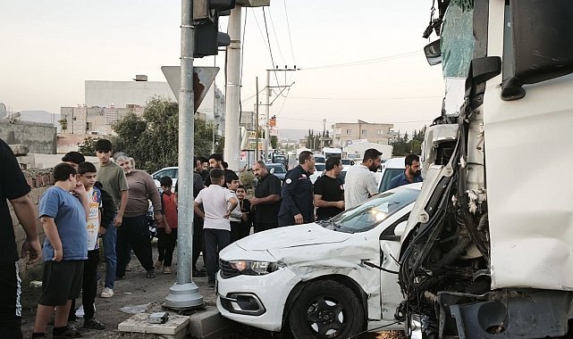 Mardin'de tır ile otomobil çarpıştı: 1 yaralı