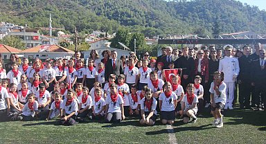 Marmaris'te Cumhuriyet'in 102. yılı coşkuyla kutlandı