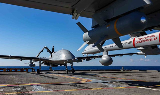 Mavi Vatan'daki Denizkurdu tatbikatında Milli SİHA'lardan tam isabet