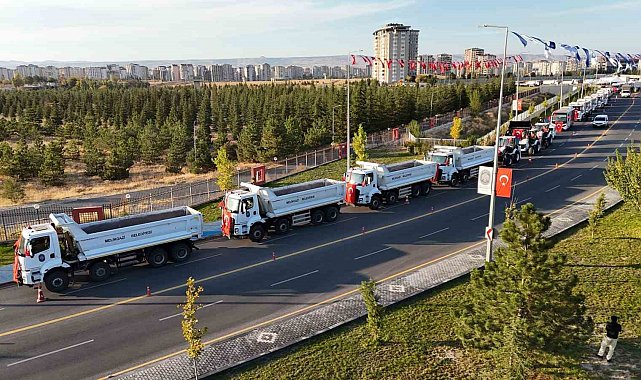 Melikgazi'nin ulaşıma kazandırdığı Albayrak Caddesi açıldı, 242 milyonluk yeni araçlar tanıtıldı