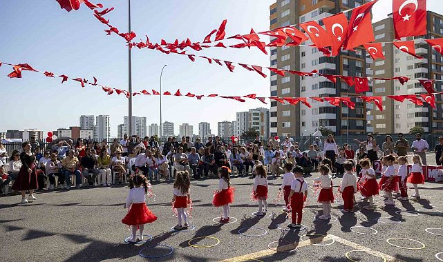 Mersin'de miniklerden Cumhuriyet Bayramı coşkusu