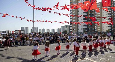 Mersin'de miniklerden Cumhuriyet Bayramı coşkusu