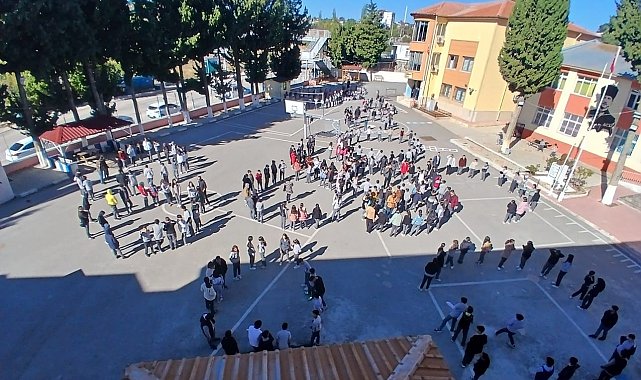 Mersin'de tüm okullarda eş zamanlı afet tatbikatı gerçekleştirildi