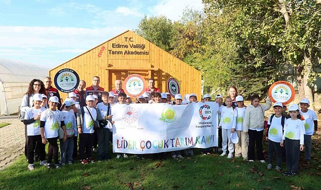 Minik eller toprağa dokundu, üretimin değerini öğrendi