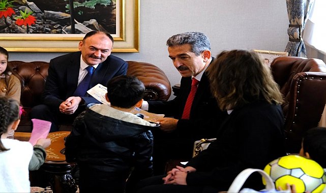 Minik eller, Vali Ekici'ye sevgiyle uzandı