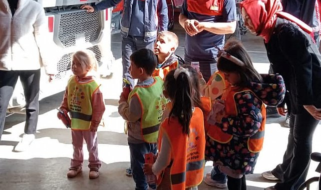 Minik Eller'den İtfaiye Haftası'da anlamlı ziyaret