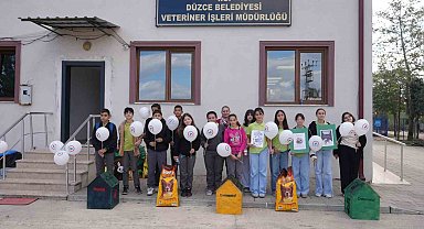 Minik öğrenciler hayvan bakım evini ziyaret etti