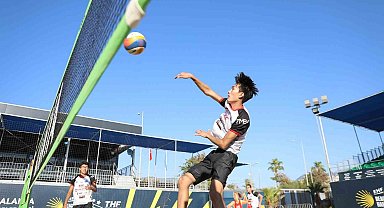 Moğolistan U16 plaj voleybolu milli takımı Alanya'da kampa girdi