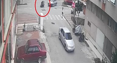 Motosiklet, hafif ticari araca çarpmamak için devrildi: 2 yaralı