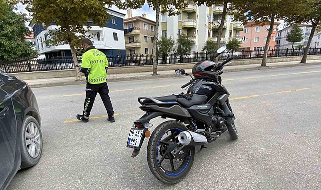 Motosiklet ile otomobil çarpıştı: 1 yaralı