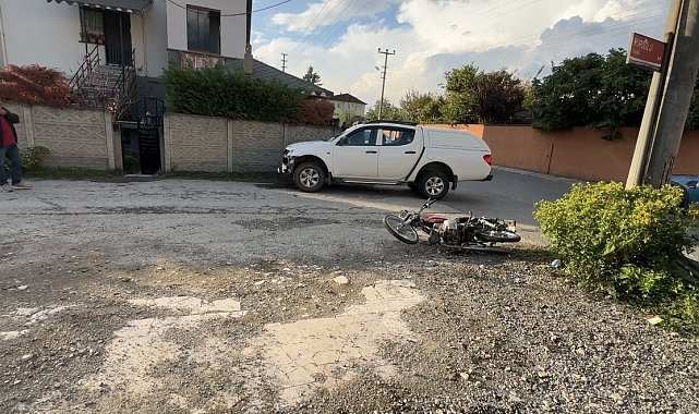 Motosiklet kamyonete çarptı: 2 ağır yaralı