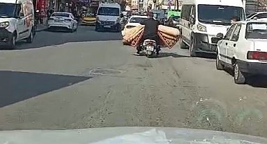 Motosikletle tehlikeli taşımacılık kamerada