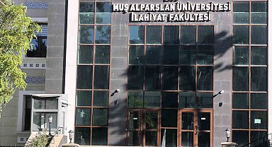 Muş Alparslan Üniversitesi'nde engelli vatandaşlardan "çalışmayan asansör" tepkisi