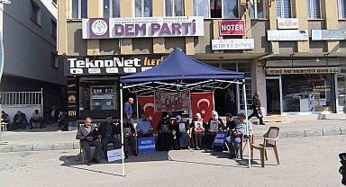 Muş'ta ailelerin DEM Parti önündeki eylemi sürüyor