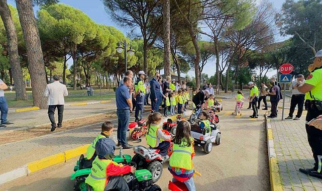 Nazilli'de 45 öğrenci trafik dedektifi oldu