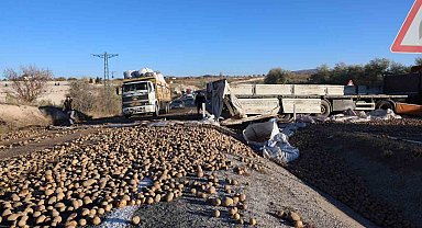 Nevşehir'de patates yüklü tır devrildi: Yol trafiğe kapandı