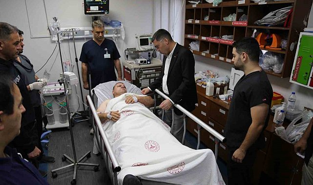 Nöbet tutan polise bıçaklı saldırı