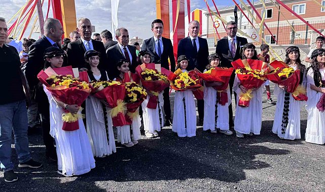 Nusaybin'de Adnan Polat Galatasaray Spor ve Eğitim Merkezi açıldı