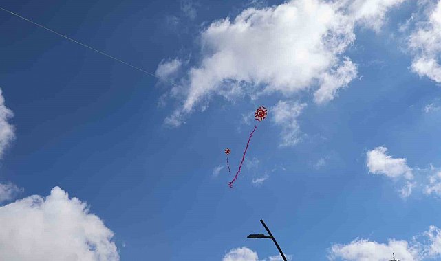 Öğrenciler uçurtmalarını Gazze halkı için uçurdu