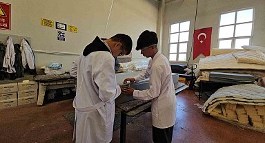 Öğrencilerden Gazze'ye yardım eli: Okulda yaptıkları yatakları Gazze'ye gönderdi