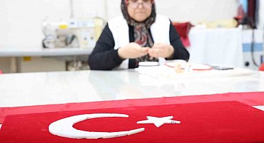 Olgunlaşma Enstitüsü'nde Cumhuriyet'in 102. yılına özel "bayrak" temalı eserler işlendi