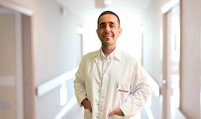 Opr. Dr. Hakan Peker: "Her 8 kadından 1'i meme kanseri riski altında"