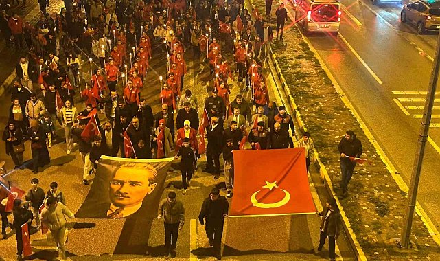 Osmaneli'de 29 Ekim Cumhuriyet Bayramı fener alayı düzenlendi