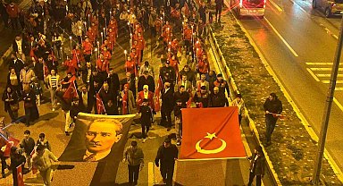 Osmaneli'de 29 Ekim Cumhuriyet Bayramı fener alayı düzenlendi