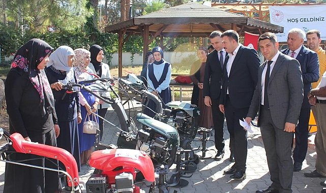 Osmaniye'de 'Kırsal Dezavantajlı Alanlar Projesi' kapsamında makine dağıtıldı