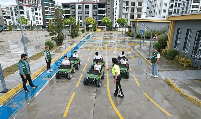Osmaniye'de çocuklar trafik kurallarını eğlenerek öğrendi