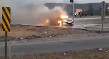 Osmaniye'de otomobil alev topuna döndü